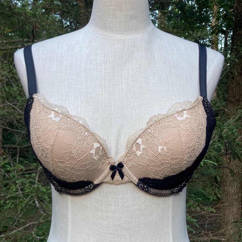 Scandale Paris demi bra black and cream lace covering sz. 36C